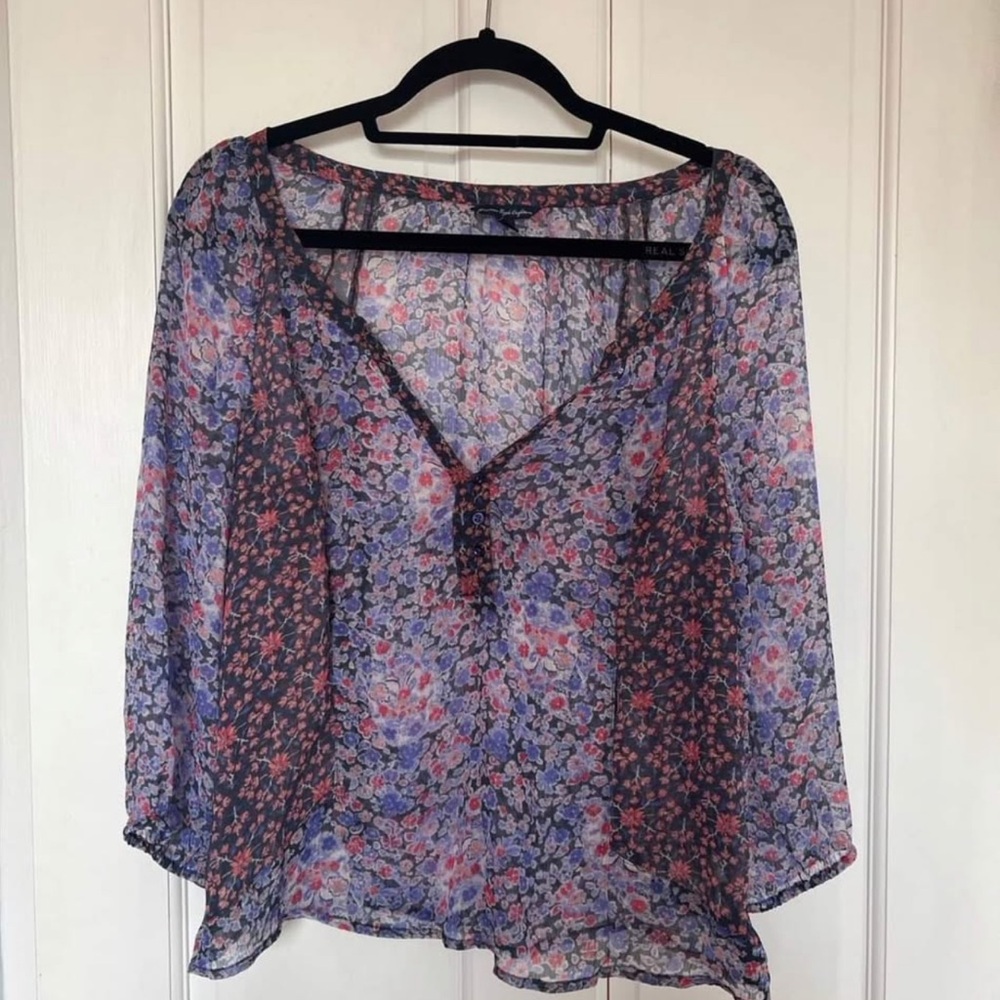 American eagle Floral semi sheer floral pattern top Size M like new condition